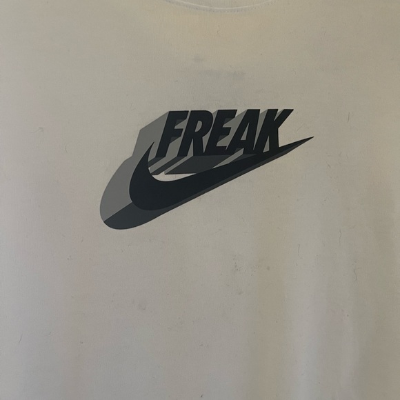 Men’s Nike Tee Shirt - Picture 2 of 3